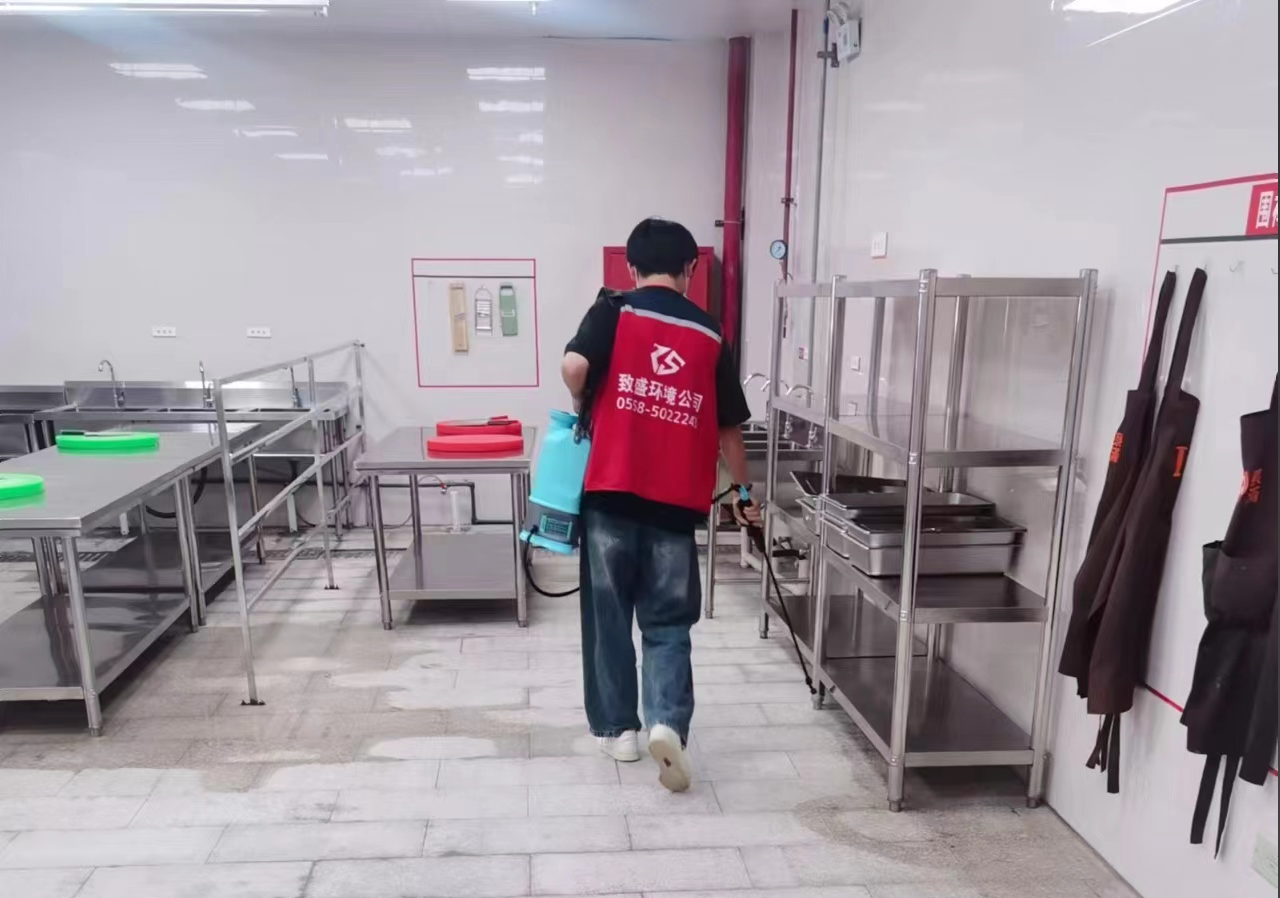 淮北師范攜手泉滿(mǎn)餐飲，共同開(kāi)展除四害行動(dòng)